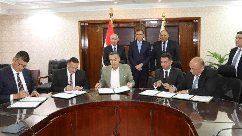 «الزراعة» وجهاز مشروعات الخدمة الوطنية وشركة مالتي كوميرس يوقعون بروتوكول تعاون للتحسين الوراثي للماشية  