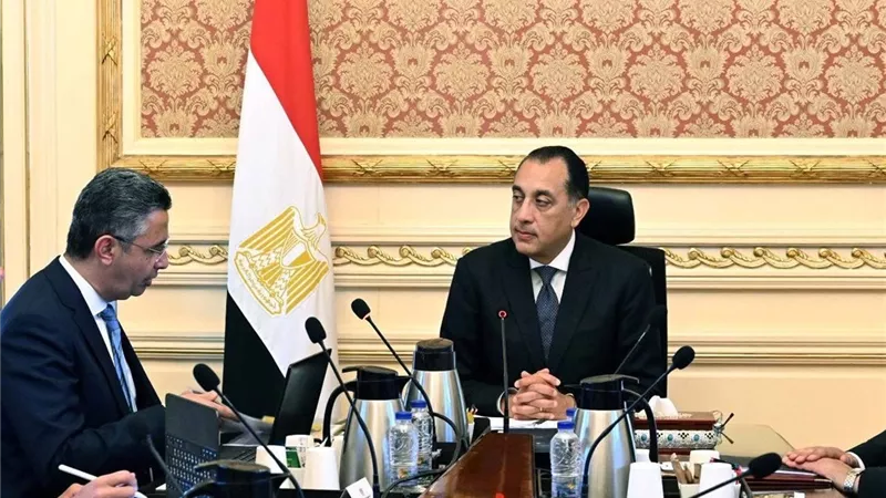 مدبولي يتابع مع وزير التموين استعدادات العيد.. ضخ آلاف رؤوس الماشية وتخفيضات تصل لـ25%