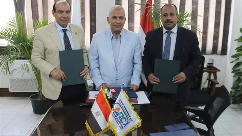 البحوث الزراعية يوقع بروتوكول تعاون للنهوض بإنتاجية وجودة المحاصيل السكرية في مصر