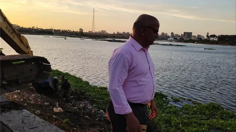 وكيل وزارة الزراعة بالبحيرة يتابع أعمال التطهير والتجميل بمدينة رشيد