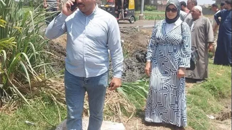تطهير مسقى العيون وترعة الأفندي بمركز شبراخيت لضمان وصول المياه