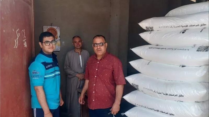 زراعة البحيرة تكثف المتابعة الميدانية لصرف الأسمدة الأزوتية بكوم حمادة وضمان وصولها للمستحقين