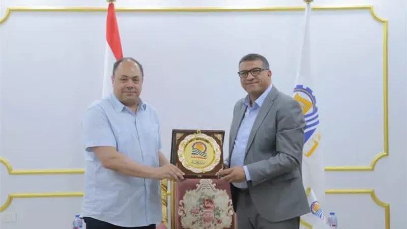 محافظ قنا ورئيس هيئة تنمية الصعيد يبحثان مشروعات جديدة لدعم الاستثمار والتنمية