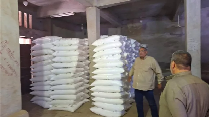 وزير الزراعة يتابع انتظام عمليات صرف الأسمدة بجميع المديريات.. ويوجّه باستمرار العمل خلال العطلات