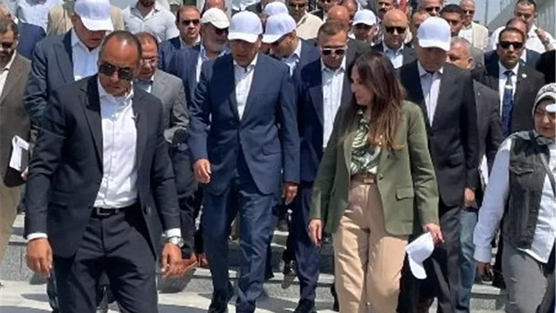 رئيس الوزراء يتفقد مشروع تلال الفسطاط ويوجّه بزراعة كل شبر بالحديقة