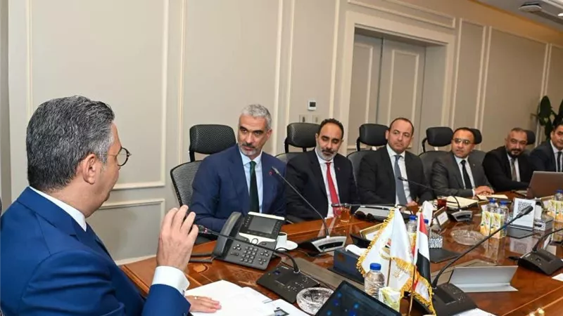 التموين وفودافون مصر تبحثان تطوير المنافذ التموينية ودعم التحول الرقمي بمشروع CARRY ON