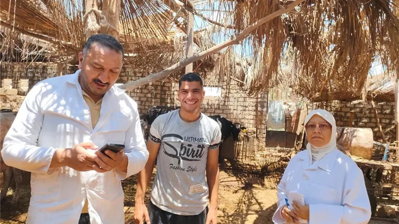 الطب البيطري بالسويس يجري اختبارات السل والبروسيللا للحيوانات بقرية عامر