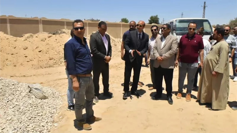 للحد من مخاطر الحيوانات الضالة.. محافظ أسيوط يتابع إنشاء مركز متكامل لإيواء الكلاب بطريق بني غالب 