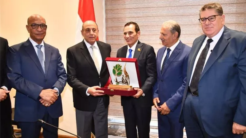 من الناس والناس.. الريف المصري الجديد يستعرض مستجدات مشروع الـ 1.5 مليون فدان أمام نواب الدفاع
