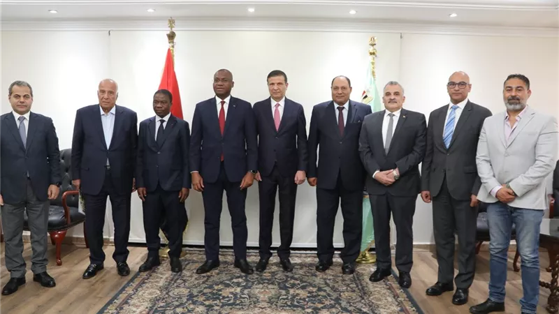 وزير الزراعة يبحث مع وزير الثروة الحيوانية والسمكية الإيفواري تعزيز سبل التعاون المشترك