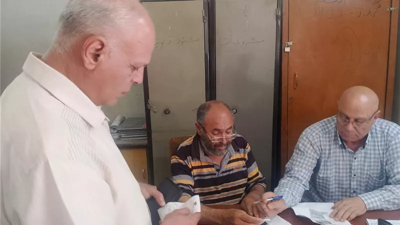 محافظ أسيوط: متابعة ميدانية مفاجئة للجمعية الزراعية بالمطيعة لضمان انتظام صرف الأسمدة