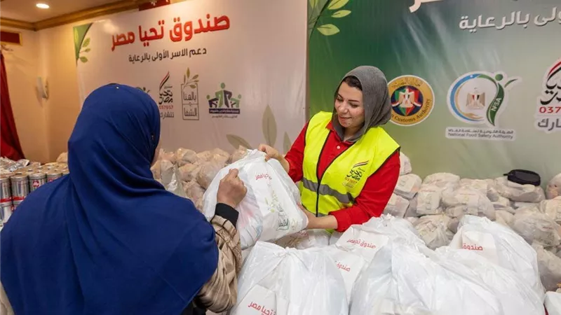 100 ألف قطعة ملابس و1.5 طن لحوم.. تحيا مصر يطلق قافلة دعم كبرى لـ10 آلاف أسرة بالفيوم