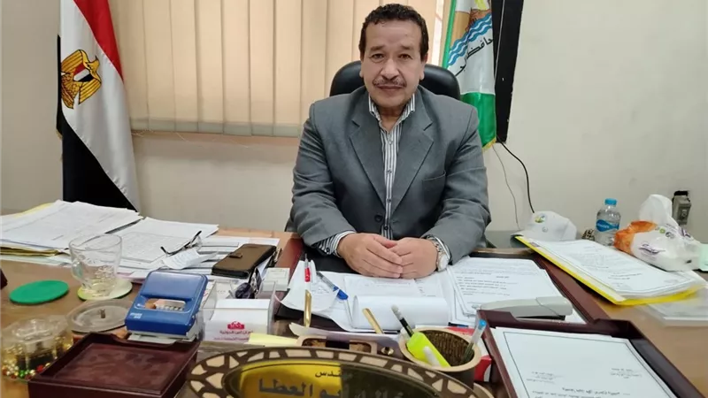 وكيل زراعة الجيزة يحذر من التخلص العشوائي لعبوات المبيدات