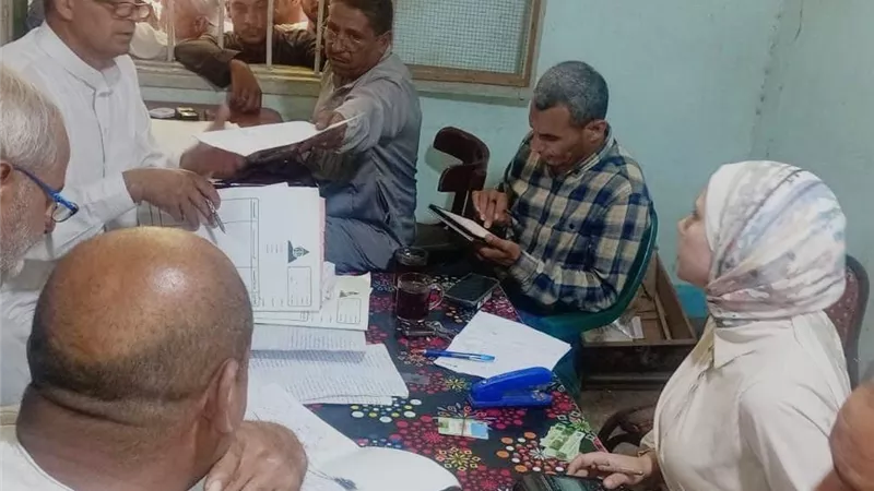زراعة الجيزة تواصل متابعة صرف الأسمدة بالجمعيات الزراعية لضمان وصولها إلى المزارعين