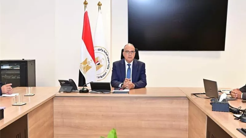 لمواجهة التغيرات المناخية.. وزير الري يدرس لأول مرة استخدام شفاطات الرمال لحماية الشواطئ