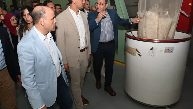 وزير الصناعة: تطوير شركة مصر للغزل والنسيج يعظم القيمة المضافة للقطن المصري طويل التيلة