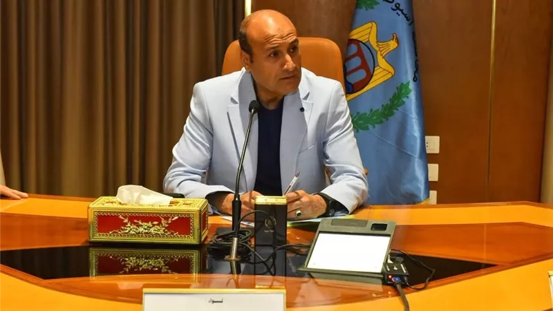 محافظ أسيوط يوجه بحسم معوقات مشروعات حياة كريمة وتسريع دخولها الخدمة