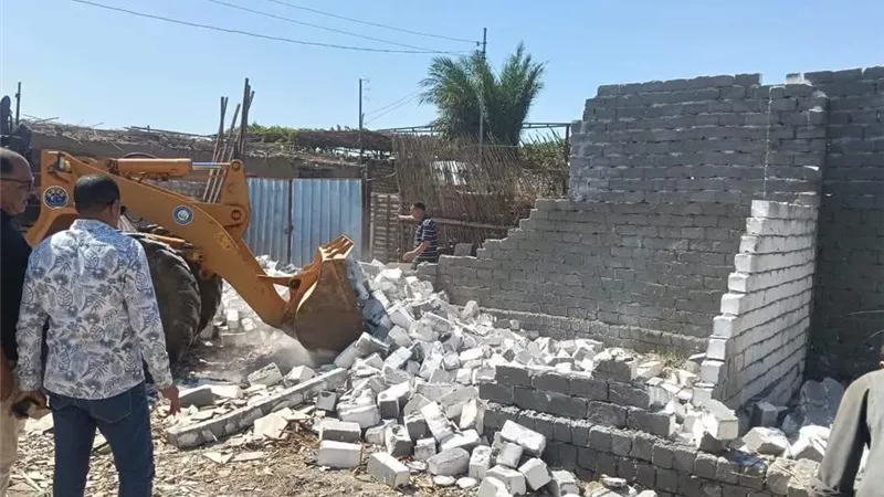 ضربة جديدة للتعديات.. إزالة مبانٍ مخالفة على أرض زراعية بأشمون