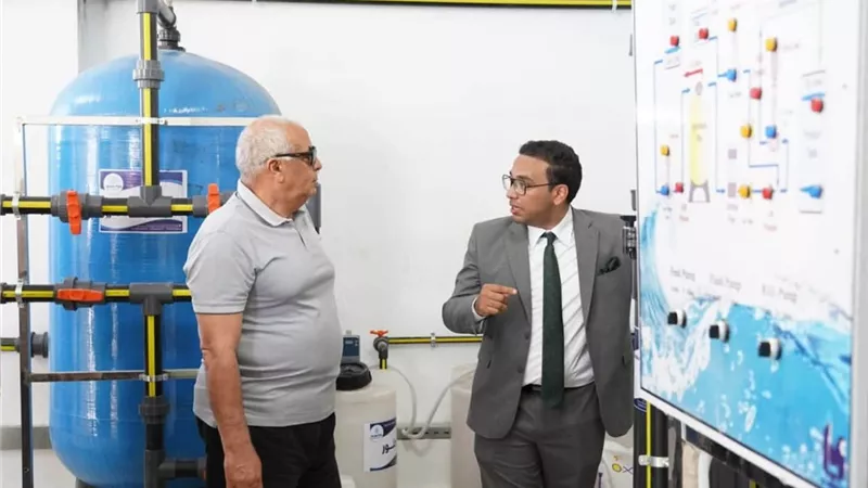 محمد الزملوط يتابع تشغيل محطة مياه جديدة بمطروح بطاقة 600 ألف لتر يوميا