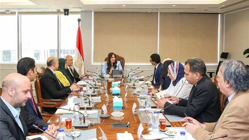وزيرة الإسكان تبحث مع وفد مؤسسة التمويل الدولية (IFC) تعزيز التعاون في مشروعات المياه وتحلية مياه البحر
