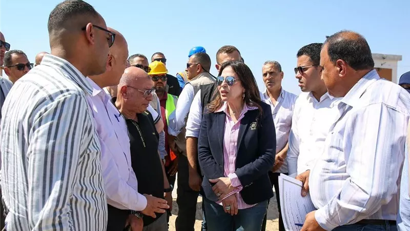 وزيرة الإسكان تتفقد محطة معالجة الصرف الصحي بمدينة مرسى مطروح 