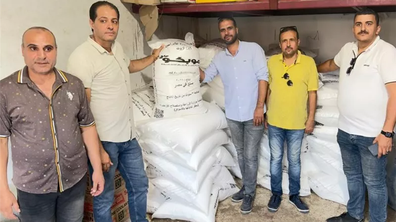 تموين البحيرة يتحفظ على 46 شيكارة سماد مدعم و70 عبوة مبيدات بكفر الدوار