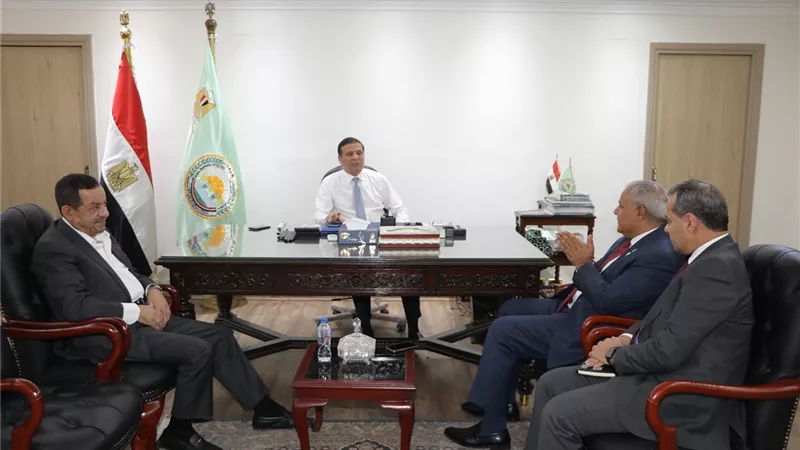 وزير الزراعة يبحث مع 