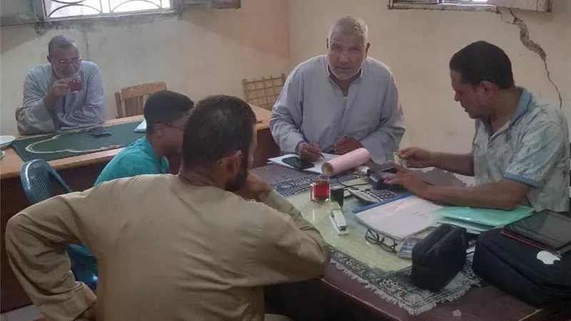 زراعة الجيزة تواصل متابعة انتظام صرف الأسمدة بالجمعيات الزراعية لدعم المزارعين