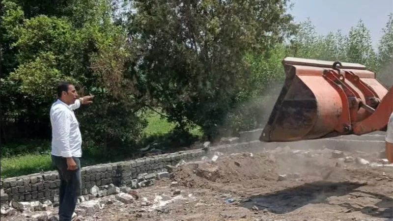 إزالة 20 حالة تعدٍ بالبناء المخالف في الشرقية.. 2408 أمتار تحت قبضة حملات الإزالة