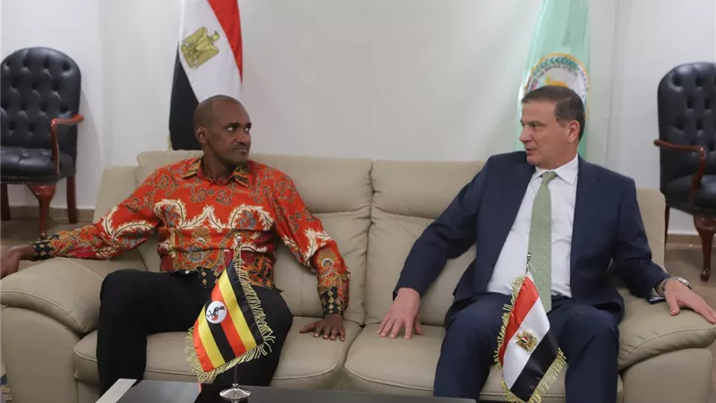 وزير الزراعة يلتقي نظيره الأوغندي لبحث سبل تعزيز الشراكة الاستراتيجية والتكامل الزراعي والحيواني بين البلدين