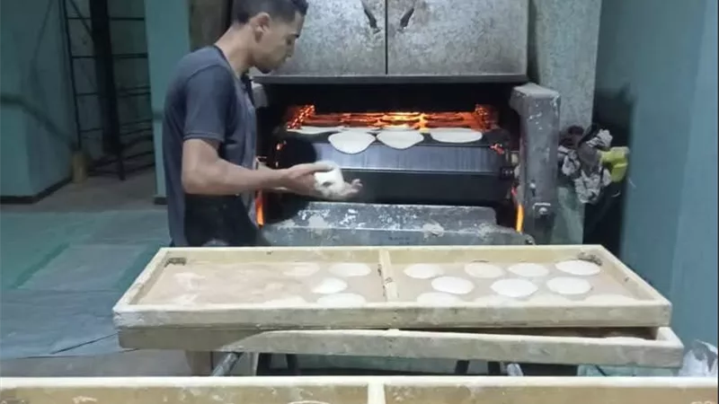 ضبط 10 أجولة دقيق مدعم قبل تهريبها للسوق السوداء.. وتحرير 100 محضر تمويني في أسيوط