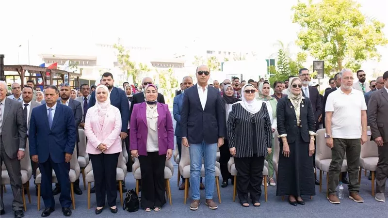 رئيس جامعة دمنهور يفتتح ملتقى التوظيف والتدريب الزراعي الأول