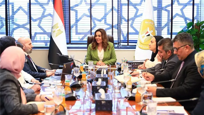 وزيرة التنمية تتابع تنفيذ مشروع استعادة وزراعة أشجار المانجروف على سواحل البحر الأحمر