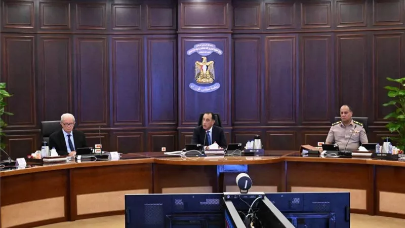 مدبولي: مخزون السلع الأساسية يكفي احتياجات المواطنين لعام كامل في بعض الأصناف