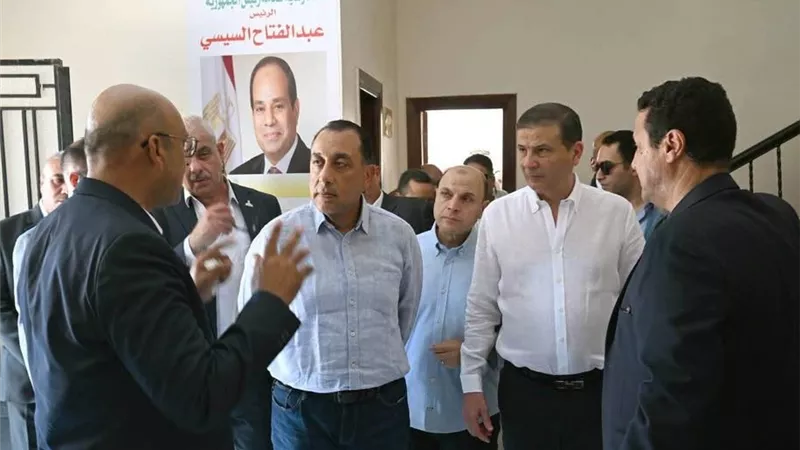 مدبولي يتفقد المجمع الزراعي البيطري بسندبسط.. خدمات متكاملة لدعم المزارعين والثروة الحيوانية ضمن حياة كريمة