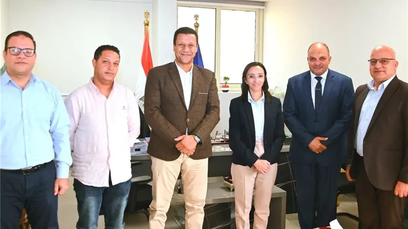 محافظ البحيرة تبحث مع رئيس «الإرشاد الزراعي» تطوير منظومة الخدمات المقدمة للمزارعين