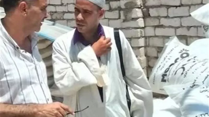 بالجلابية الفلاحي.. مفتش تموين يوقع بتاجر السوق السوداء ويضبط 46 شيكارة سماد مدعم بالبحيرة