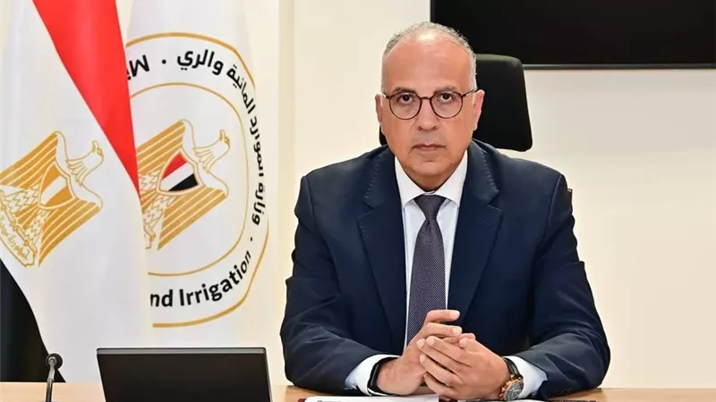 المقاولون العرب والري يوقعان مذكرة تفاهم لتأهيل الترع بمواد صديقة للبيئة وحماية الشواطئ