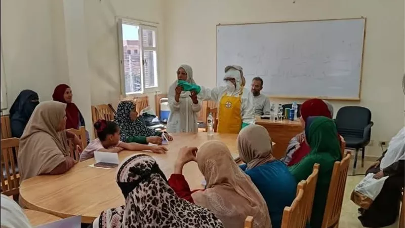 «حياة كريمة» تدعم المرأة الريفية.. ندوة بإطسا للتوعية بالاستخدام الآمن للمبيدات