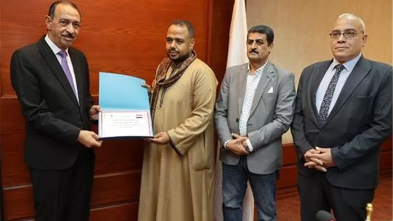توريد بـ190 ألف طن.. محافظ سوهاج يكرم مزارعي القمح