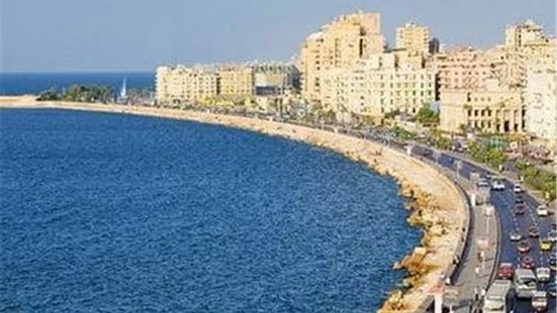 الدولة تواصل استعادة شواطئ الإسكندرية.. خطة من 6 مناطق لمواجهة النحر وارتفاع منسوب البحر