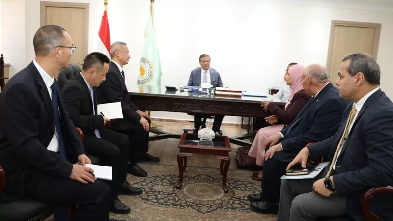 وزير الزراعة يستقبل وفداً من هيئة 