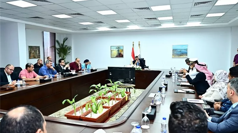 محافظ جنوب سيناء يبحث تنشيط السياحة في نويبع وطابا.. حلول عاجلة لدعم الاستثمار وإزالة المعوقات