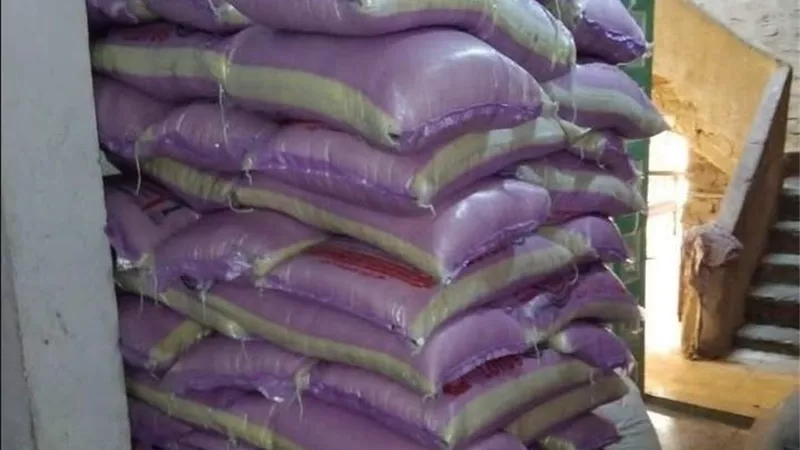 ضبط مصنع تعبئة بحوزته 9.5 طن سكر وأرز مجهولة المصدر في أسيوط