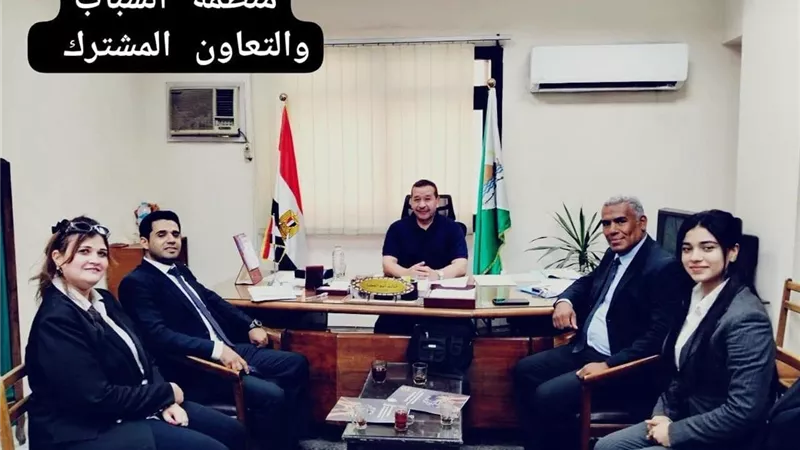 «الزراعة بالجيزة» تبحث مع منظمة الشباب والتعاون المشترك إطلاق أنشطة ومنافذ خدمية لخدمة المواطنين
