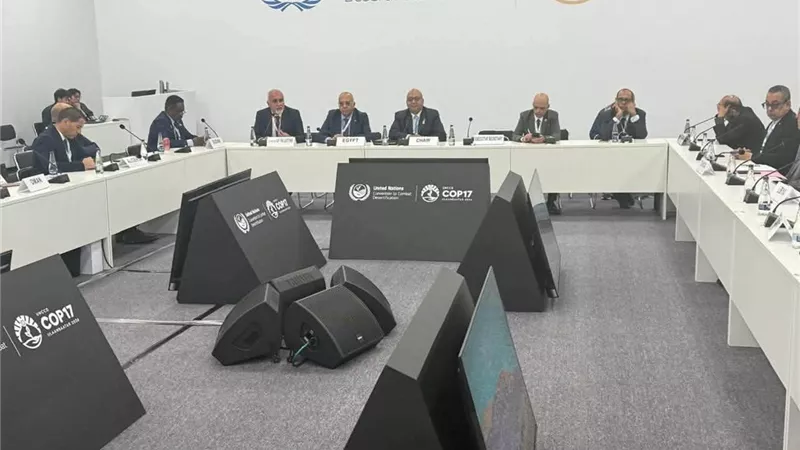 رئيس بحوث الصحراء يبحث دعم التوافق في مفاوضات COP17 مع الجانب الأوروبي والفريق العربي