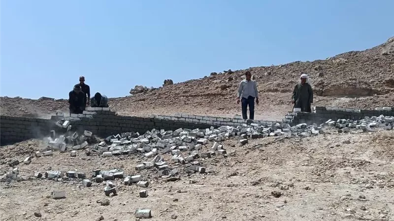 ضربات حاسمة ضد مخالفات البناء في أسيوط.. إزالة تعديات بأبنوب وأبوتيج والتصدي للمخالفات في المهد