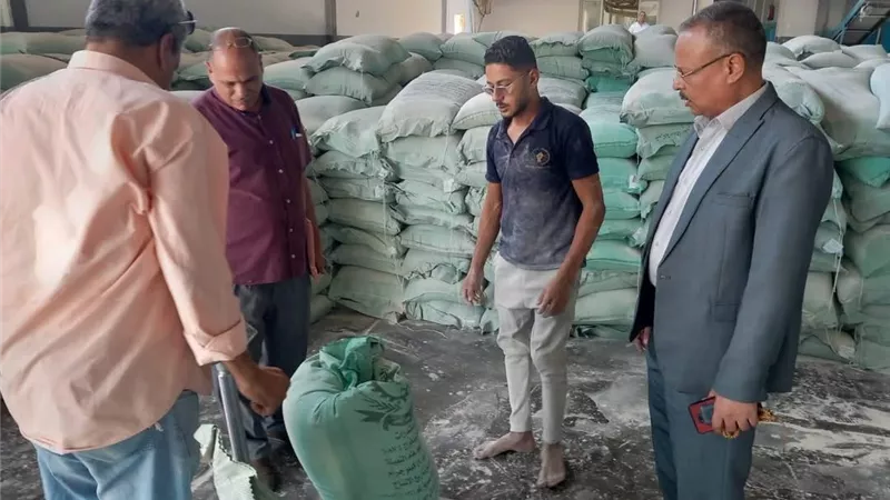 محافظ أسيوط يتابع الخصم المباشر بمطاحن مصر الوسطى.. تشديد الرقابة على تداول الدقيق المدعم