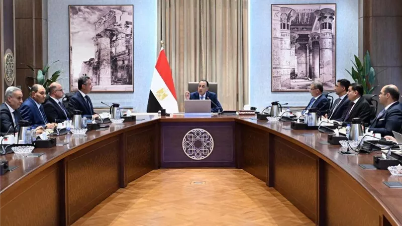 رئيس الوزراء يتابع جهود توافر السلع وضبط حركة الأسواق