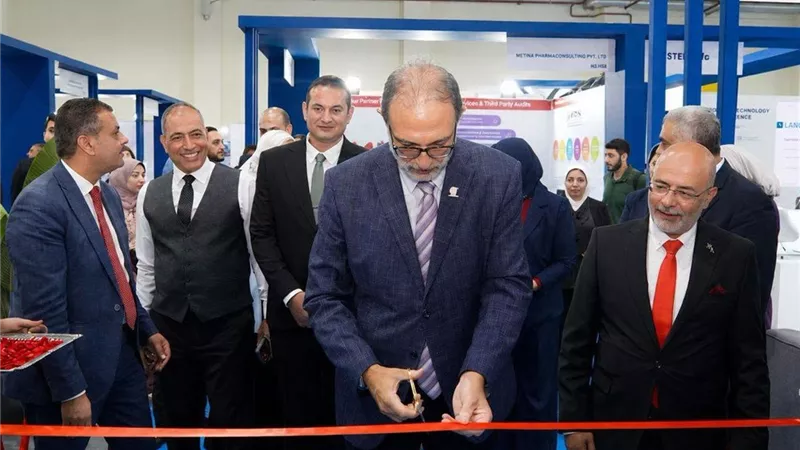 رئيس سلامة الغذاء يفتتح جناح المكملات الغذائية بمعرض «Pharmaconex 2026»